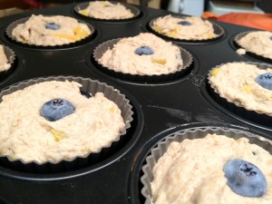 Pfirsich-Blaubeer-Muffins Vollkorn ungebacken