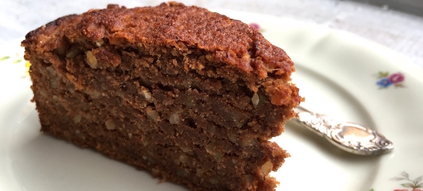 veganer glutenfreier schokoladen nuss kuchen gesund mit möhre und apfel Kopie